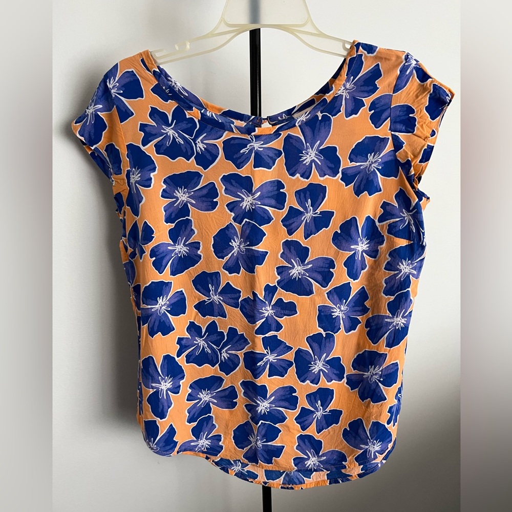 Stylus Size M T-shirt Blouse